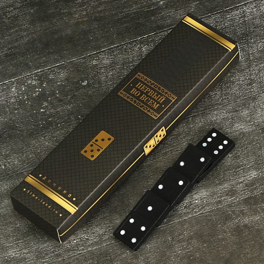 Подарочный набор Крутой мужик (карты, домино, стопки 2 шт, кости) арт.3678381 Китай Сима-ленд