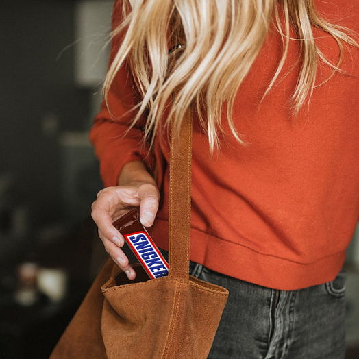 Шоколадный батончик SNICKERS 50.5г Россия