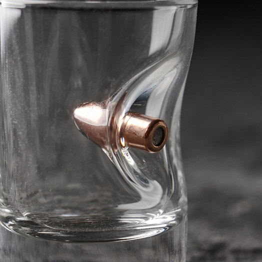 Набор Непробиваемый (2 стопки с пулей, зажигалка, подставка) арт.6384647 Россия Дарим Красиво