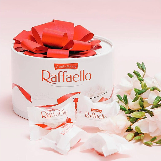Конфеты Raffaello 200г с цельным миндальным орехом Россия